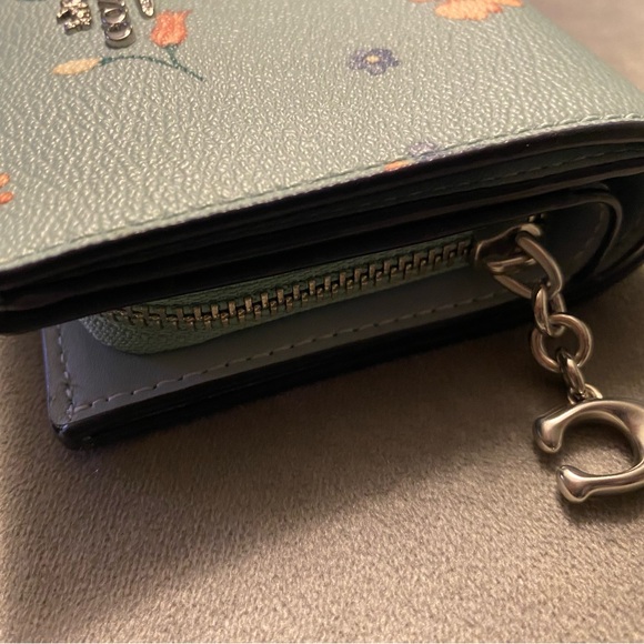 Coach Light Blue 🩵 Floral 🌼 Snap Wallet - Picture 5 of 9